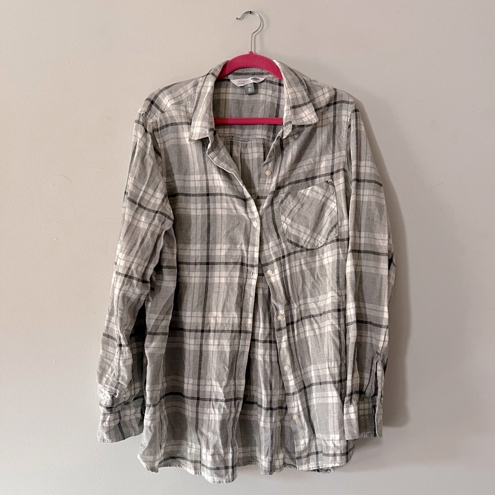 Old Navy The Classic Shirt - Gray and White Plaid Flannel